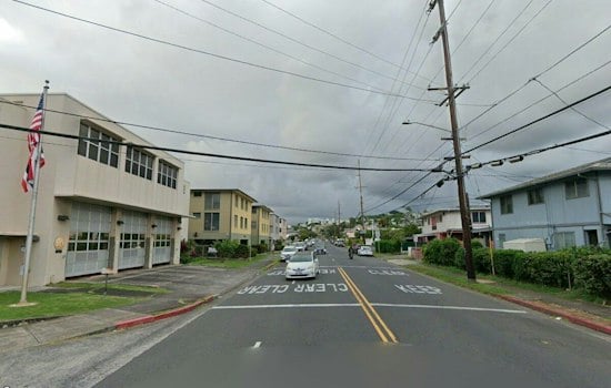 Helmetless Moped Rider, 62, Critically Hurt in Liliha Crash Near Bakery
