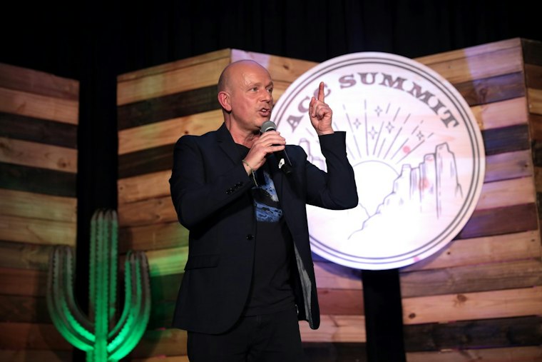 Hilton Pitches LA Crowd on Becoming First GOP Governor Since Schwarzenegger