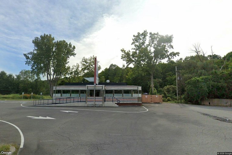 Hochul Hits Ancram Diner for Coffee Cake as Poll Leads Widen Over Blakeman