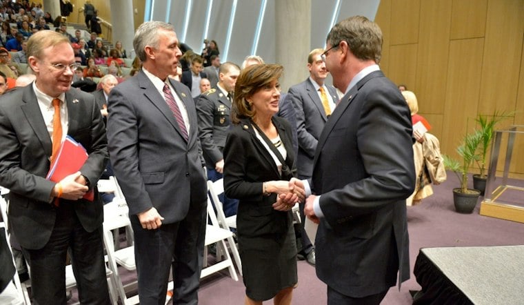 Hochul's Lead Over Blakeman Shrinks to 14 Points as Early Voting Nears in NY