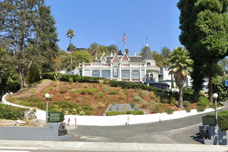 Hollywood Escape Artist To Dangle 90 Feet Above Magic Castle With No Airbag