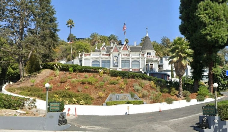 Hollywood Escape Artist To Dangle 90 Feet Above Magic Castle With No Airbag