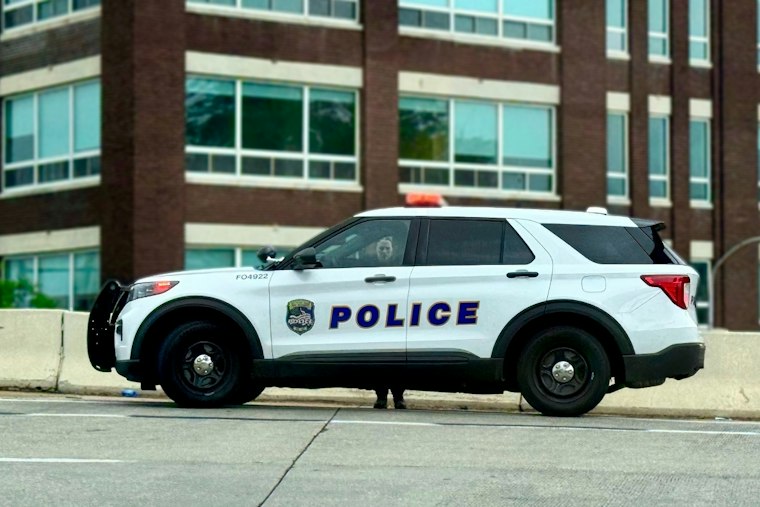 Holme Avenue Attacker Punches Woman to Ground, Steals Keys and Phone