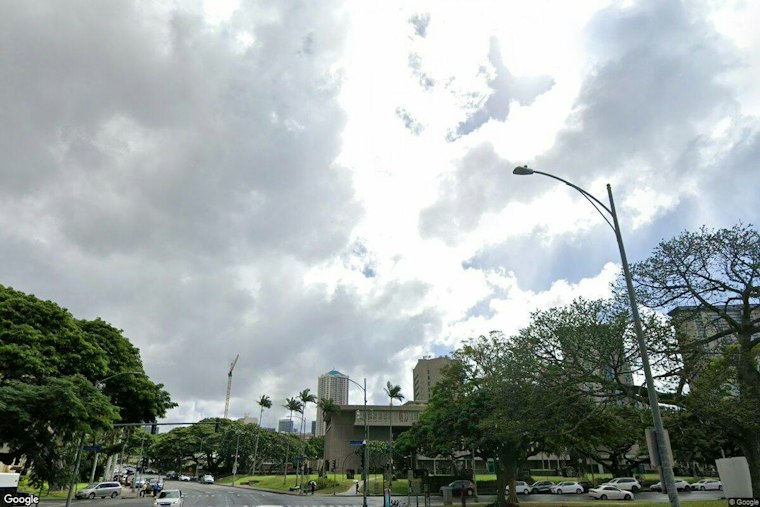 Honolulu Starts With Sprinkles, Ends With Sun as Trade Winds Whip In