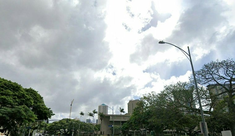 Honolulu Starts With Sprinkles, Ends With Sun as Trade Winds Whip In