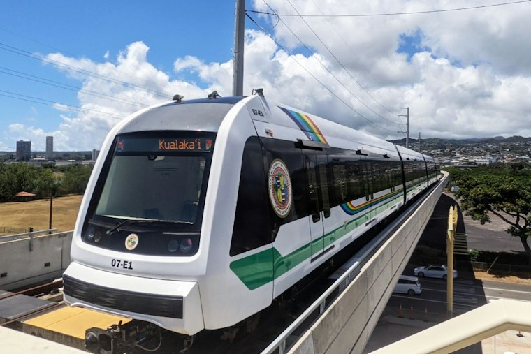 Honolulu Weighs Ads on Skyline Trains, TheBus to Chase $6M a Year