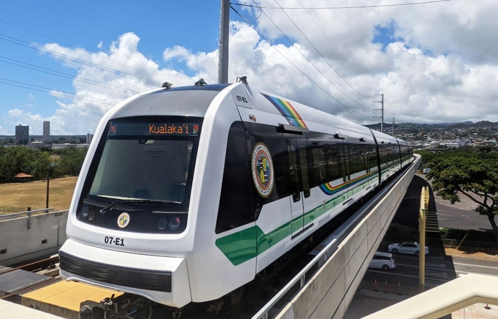 Honolulu Weighs Ads on Skyline Trains, TheBus to Chase $6M a Year