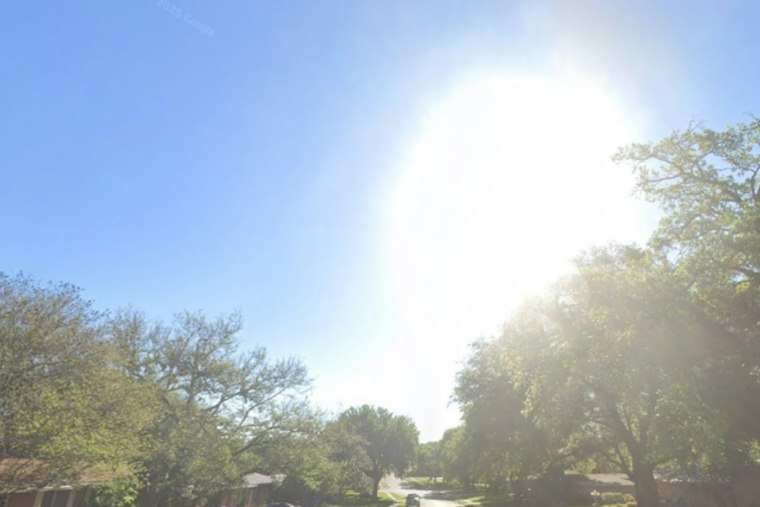 Houston Basks in Sunny Sunday Before Steamy 80s Take Over