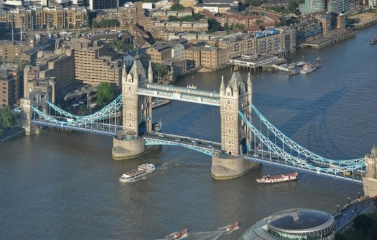 Houston Fan Proposes at London's Tower Bridge as Toro, Texans Faithful Cheer