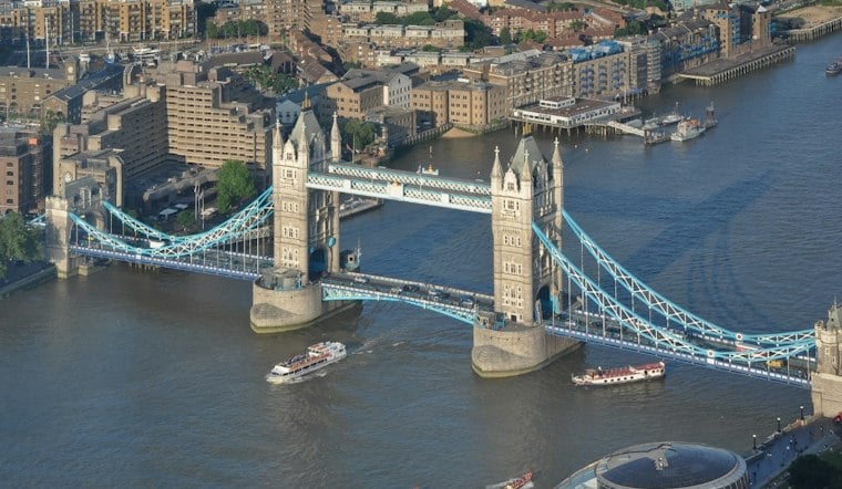 Houston Fan Proposes at London's Tower Bridge as Toro, Texans Faithful Cheer