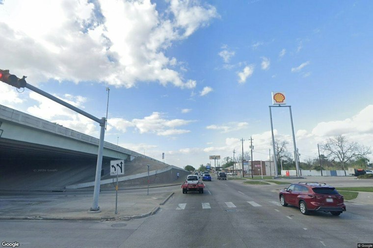 Houston Man With Steel Pole Attacks Driver, Bus Rider Near Tidwell and Eastex