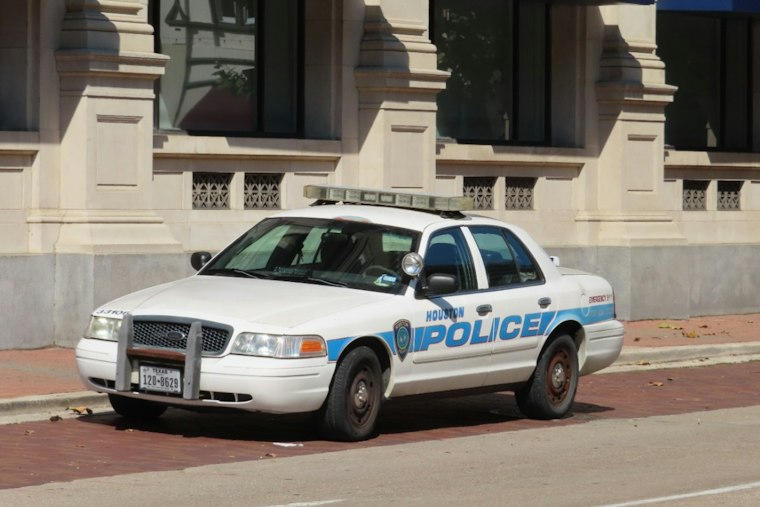 Houston Police Chase Ends After Stolen Trailer Loses Its Wheels