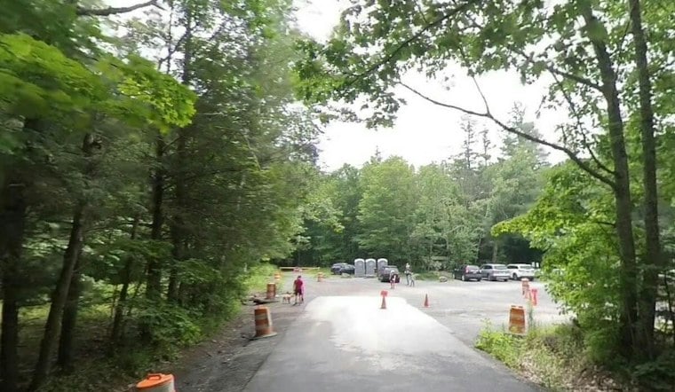 Hudson Valley Foliage Crowds Pack Trains, Trails And Parking Lots