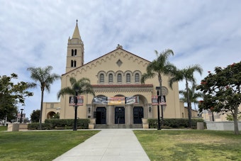 Huntington Beach Student Actors Tackle 230 Costumes for Massive ‘Phantom’ Run