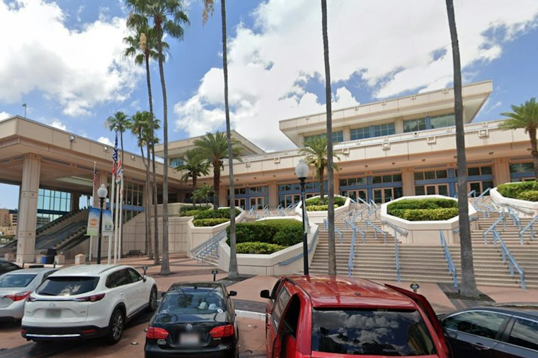 HYROX Debuts in Tampa With 18,700 Athletes, Strict New Entry Rules