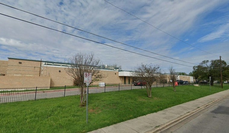 ICE Agent Warns Austin Bystanders 'We Got Your Plates' in School-Area Arrest
