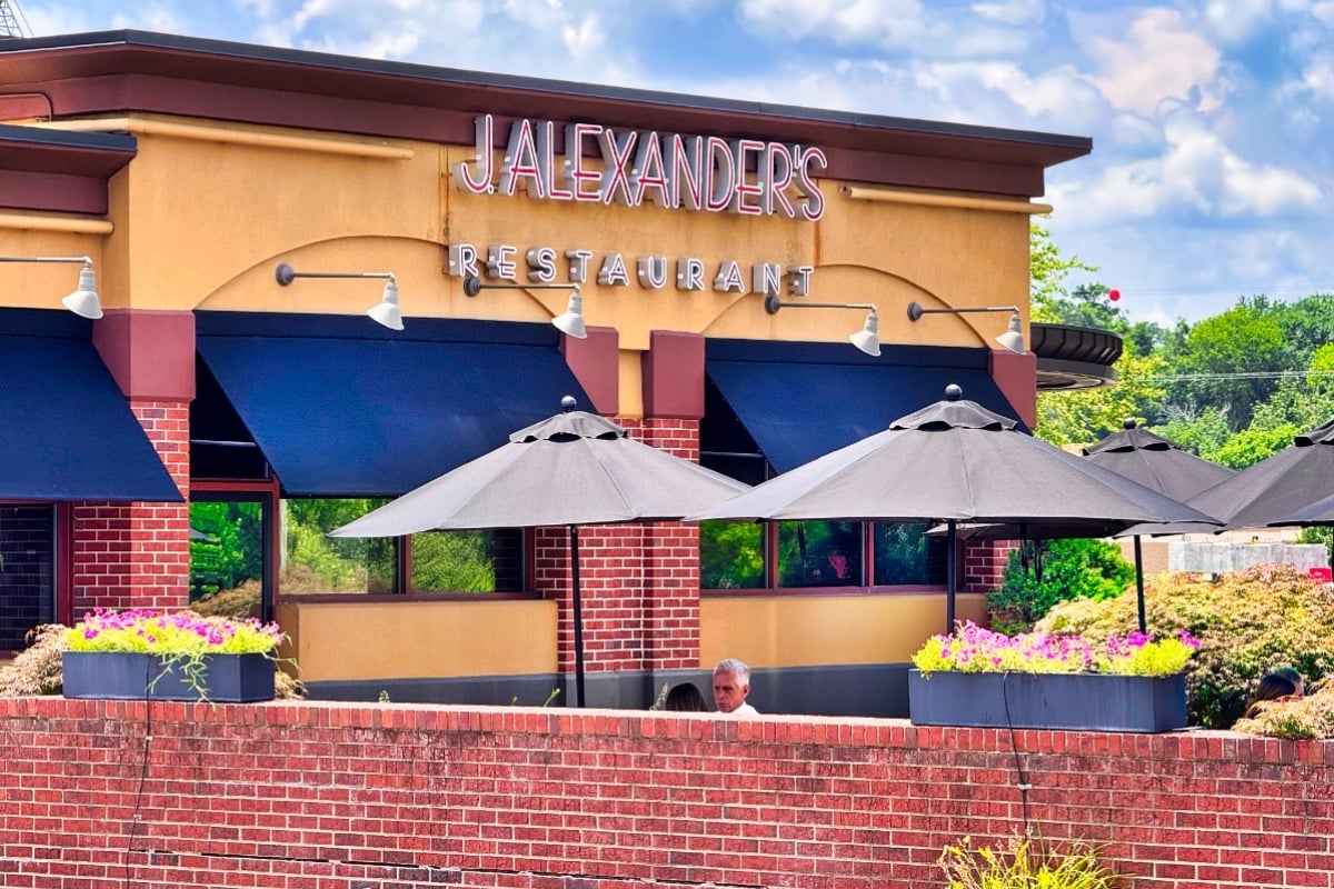 J. Alexander's Opens Second Arizona Location in Gilbert