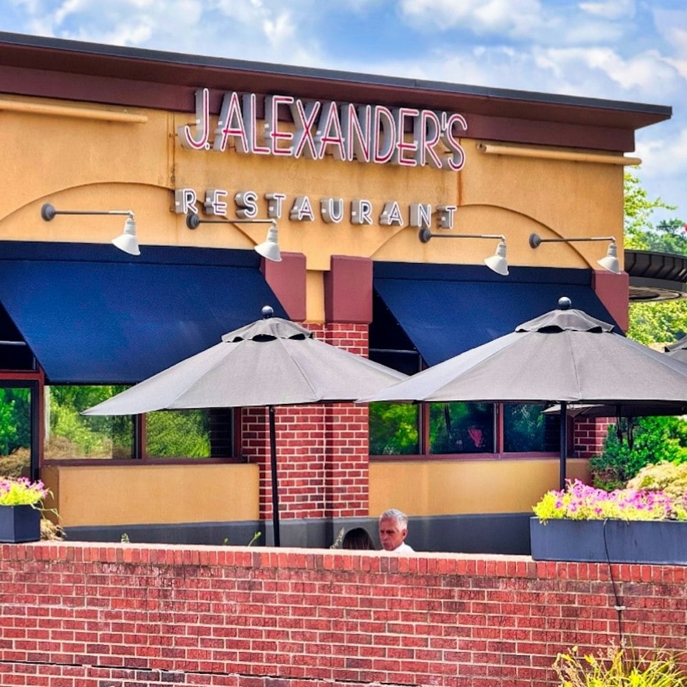 J. Alexander's Lands in Gilbert, Hiring 90 to 100 Workers for SanTan Village Debut