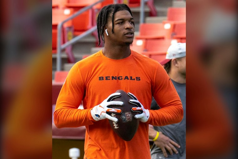 Ja'Marr Chase Knocked Out of Bengals-Jaguars Game With Concussion