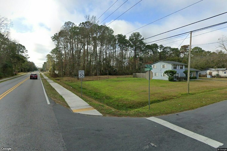 Jacksonville Officers Fatally Shoot Woman Who Fired at Them Near Mar Vic Lane