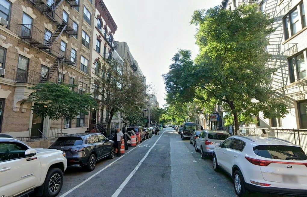 Jay Street Busway Gets Concrete Boarding Islands to Split Up Buses and Bikes