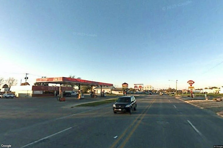 Jefferson Gas Station Owner Fills Former Dairy Queen With New Liquor Store