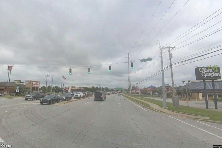 Jeffersontown Man Dies After Being Struck By Vehicle On Hurstbourne Parkway