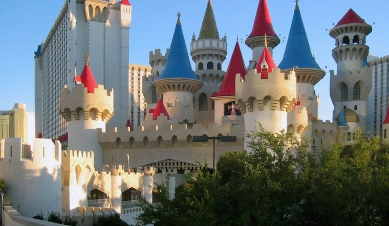 Johnny Rockets Rolls Into Excalibur as Pizzeria Opens Next Door Too