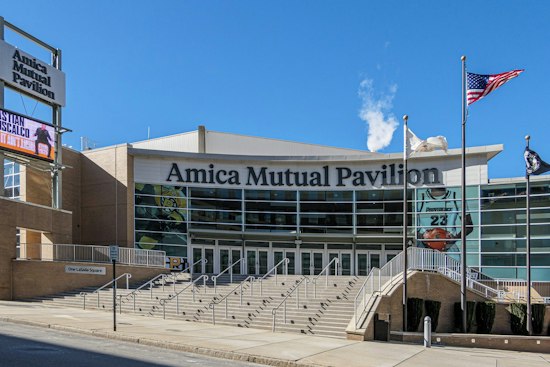 Kelly Clarkson Headlines Providence College's Late Night Madness at the AMP