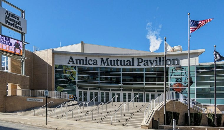 Kelly Clarkson Headlines Providence College's Late Night Madness at the AMP