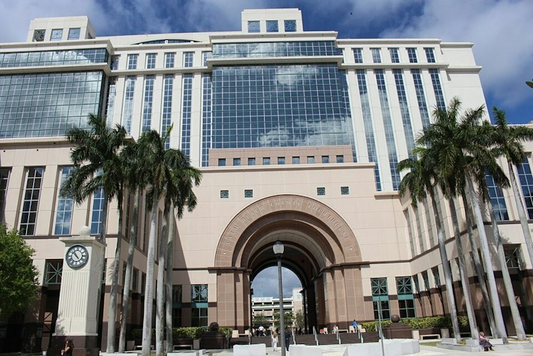 Kentucky Woman Sues Trump Over Alleged 1997 Rape at Florida Hotel With Epstein