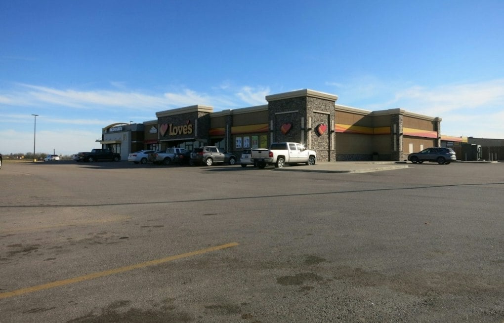 Kerrville Lands New Buc-ee's Rival With 80,000-Gallon Truck Stop at I-10