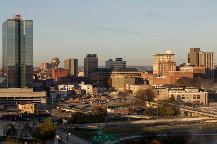 Knoxville Basks in Sunny 70s as Morning Fog Fades and Dry Streak Rolls On