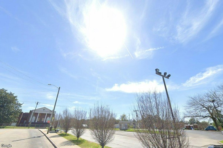 Knoxville Sizzles to Record-Breaking 88 Before Weekend Frost Shock