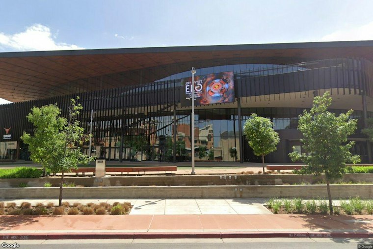 Kristen Bell, Hoda Kotb Draw 9,000-Plus Women To Austin's Moody Center