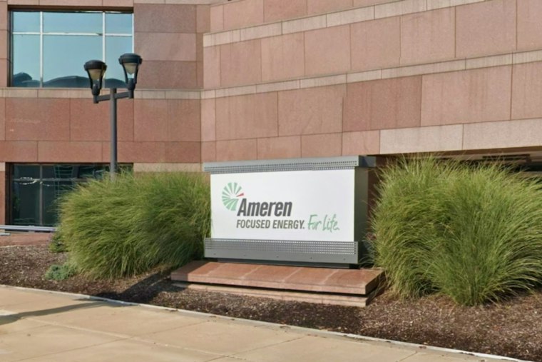 Labadie Neighbors Rally in St. Louis as Ameren Delays Coal Plant Closure to 2042