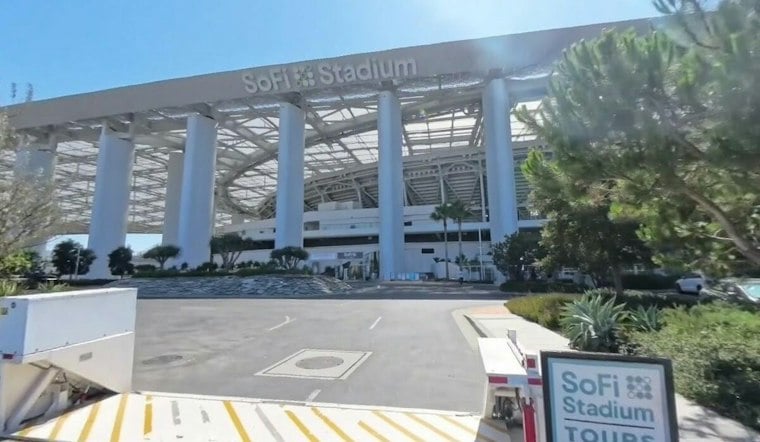 Lakers' Ziaire Williams Pops the Question Mid-Concert at SoFi Stadium