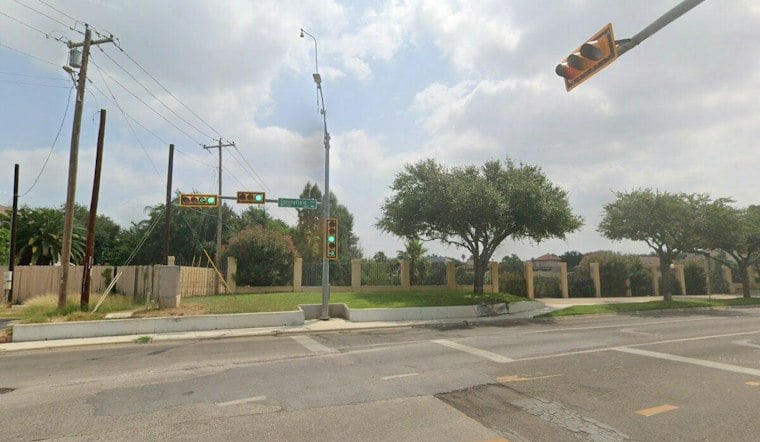Laredo Man, 26, Jailed After Throwing Rocks at Cars, Dirt and Pebbles at Officer, Patrol Car
