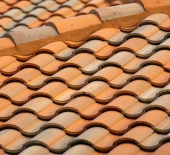 Las Vegas Roof Replacements Eat Eight Weeks of Pay, Worst Among Neighboring Metros