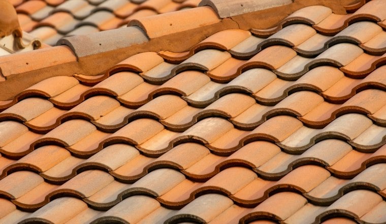 Las Vegas Roof Replacements Eat Eight Weeks of Pay, Worst Among Neighboring Metros