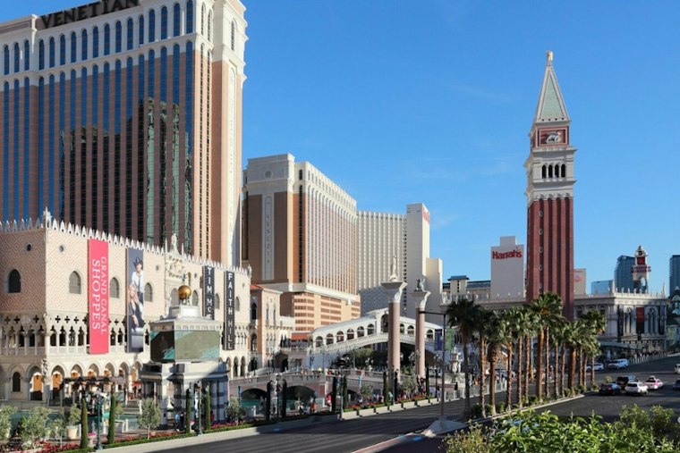Las Vegas Stuck in Summer as Sunny 90s Bake Sin City All Week