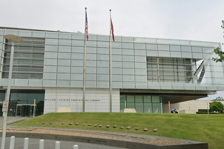 Little Rock Museum Unveils 7-Foot Vase, Truman Library Dental Work in Oddball Exhibit