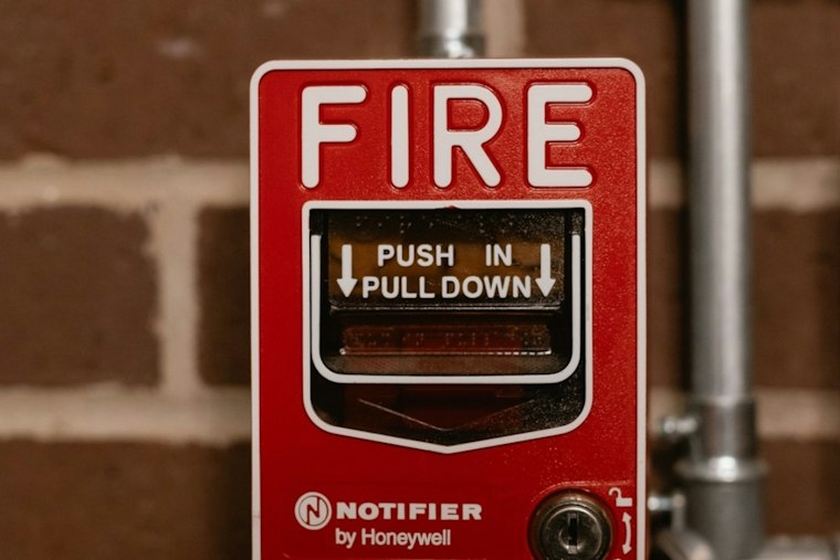 Londonderry Firefighter Hurt in Flashover While Searching Home After Report of Possible Trapped Residents