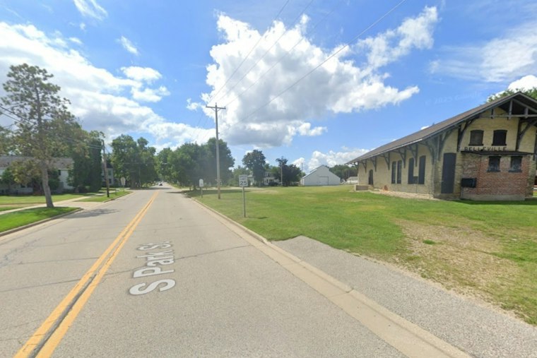 Low Daily Beer Plots Tiny Cargo-Container Taproom At Belleville's Historic Depot