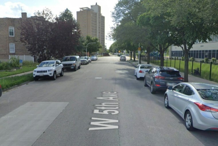 Man, 26, Shot Dead in East Garfield Park Hallway, Police Investigate