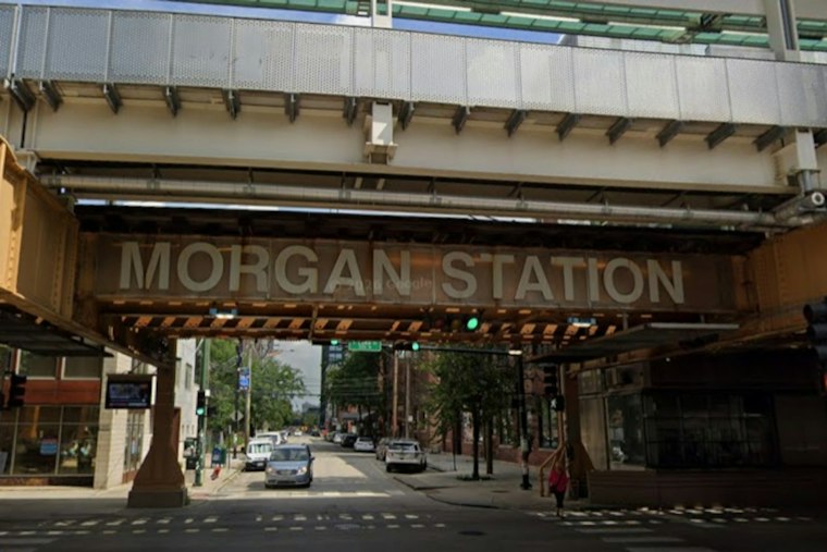 Man Critically Hurt After Falling Onto CTA Tracks in West Loop, Struck by Train