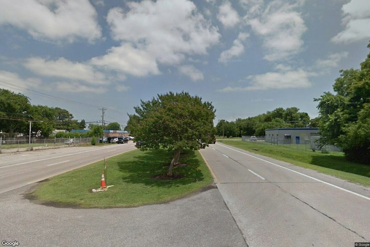 Man Dies After Car Strikes Tree in N. Armistead Ave Median in Hampton