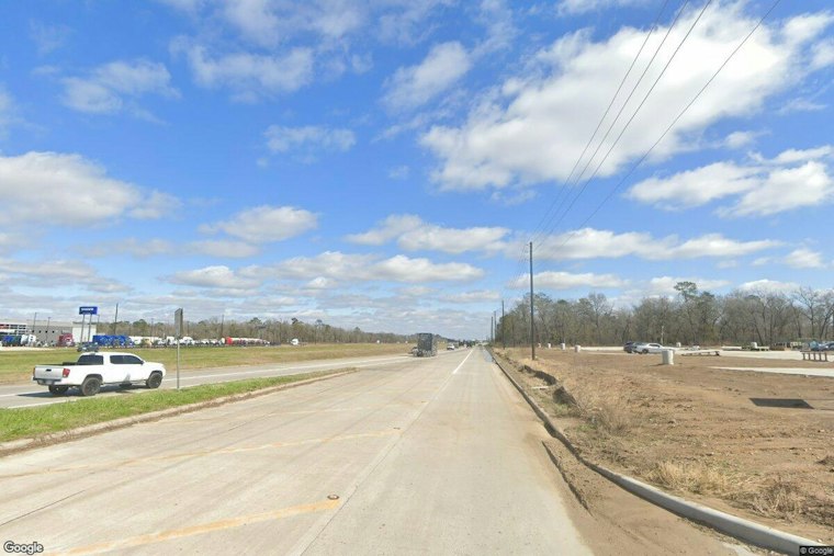 Man Found Dead Near Crosby Freeway, Deputies Probe Possible Crash