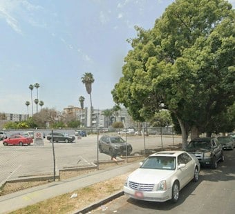 Man Found Dead on Steps of Hollywood Elementary School, Students Kept Safe