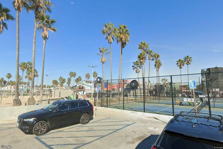 Man in His 40s Shot Dead in Mar Vista, Suspect Pedals Off on Bicycle